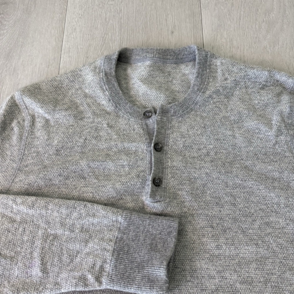 Vince Wool Cashmere Henley Sweater Heather Grey Quiet Luxury Men's Size M Medium